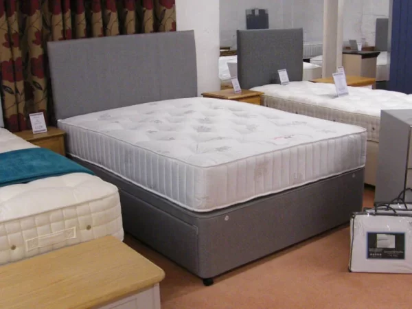 Vienna 4' 6" Drawer Divan Set