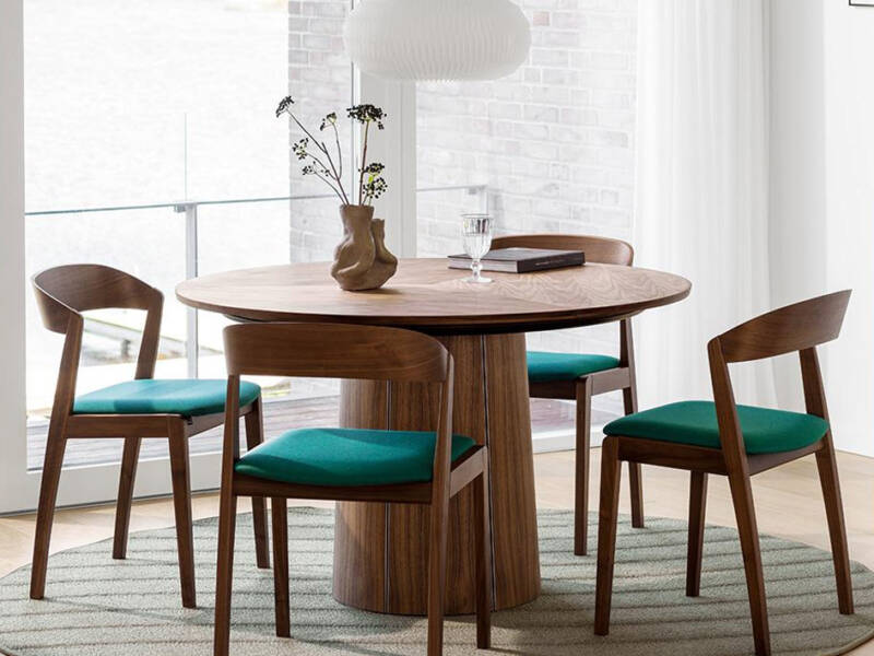 Skovby Round Extending Dining Table