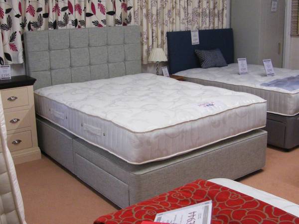 Relyon Sublime 5' Drawer Divan Set