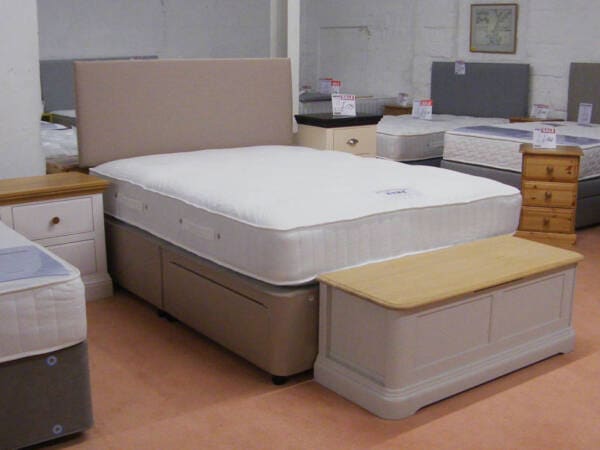 Belvedere 4' 6" Drawer Divan Set