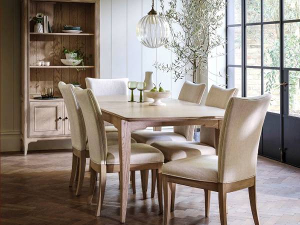Truman dining table
