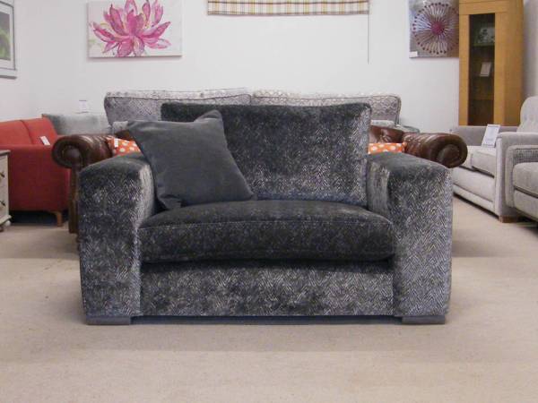 Minster Snuggle Chair