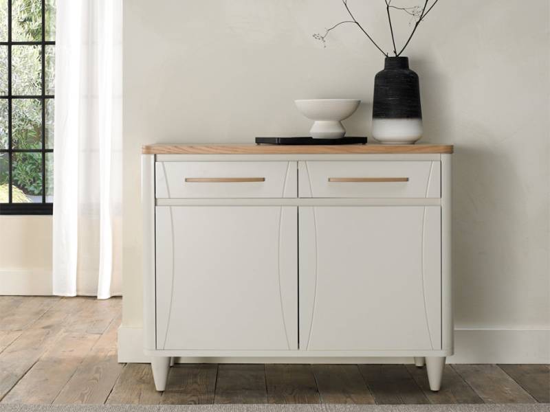 Narrow Luca sideboard in a room