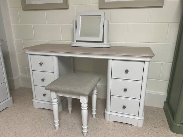 Capri dressing table