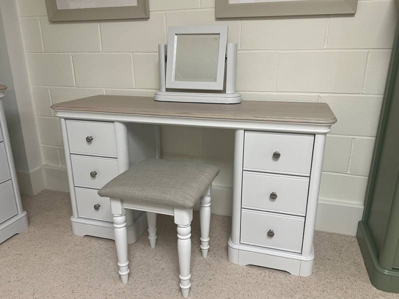 Capri dressing table