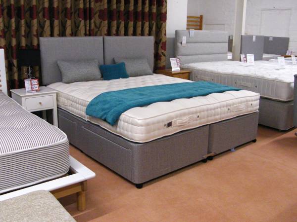 Moon 6' Drawer Divan