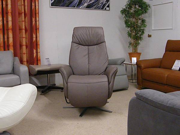 Himolla Abney Leather Lift & Rise Chair