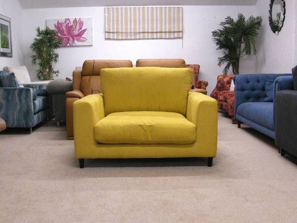 Havana Loveseat