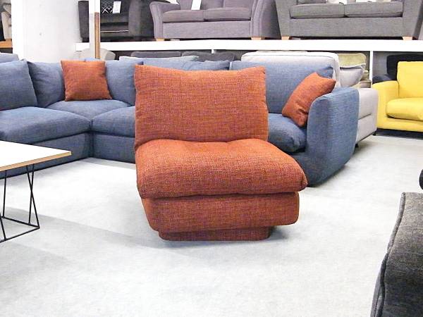 Pipa Swivel Chair