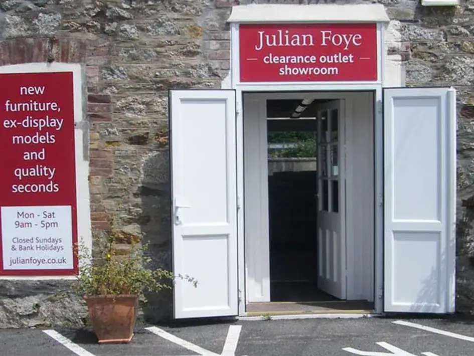 Julian Foye Outlet