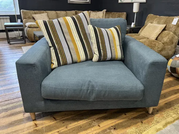 Havana Loveseat