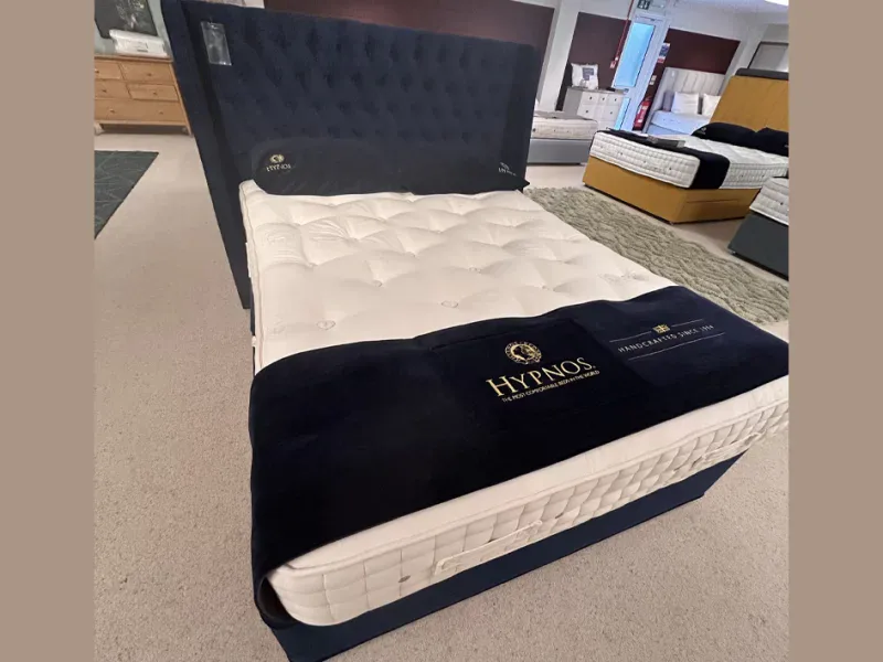 Hypnos Emberton 5' Divan set with Elizabeth Wing Headboard