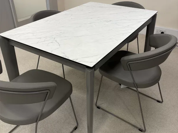 Lord Dining Table & 4 New York Chairs