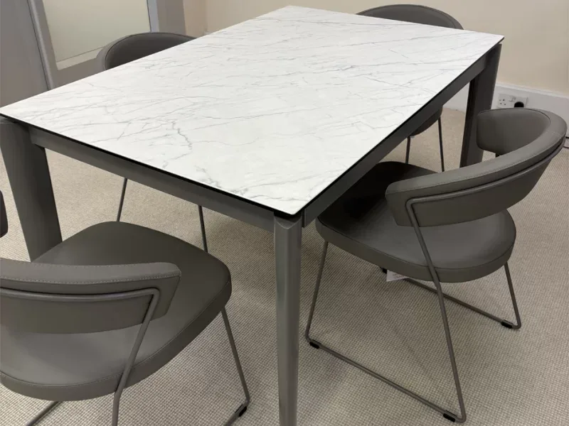 Lord Dining Table & 4 New York Chairs