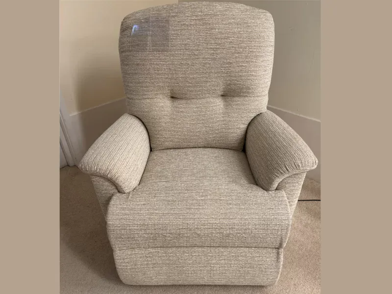 Lexi Petite Riser Recliner Chair