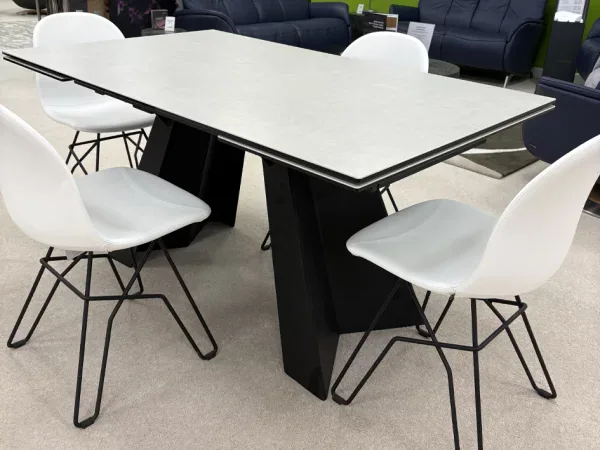Calligaris Wings dining table and 4 Academy chairs